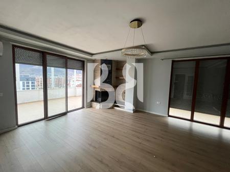 IN VENDITA APPARTAMENTO 3+1+2+BALCONE A POGRADEC*