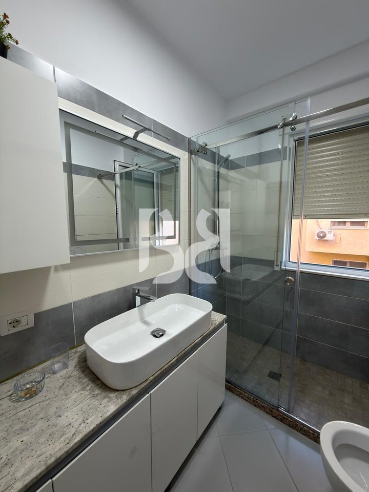 JEPET APARTAMENT 2+1+POST PARKIMI TEK KODRA E DIELLIT**