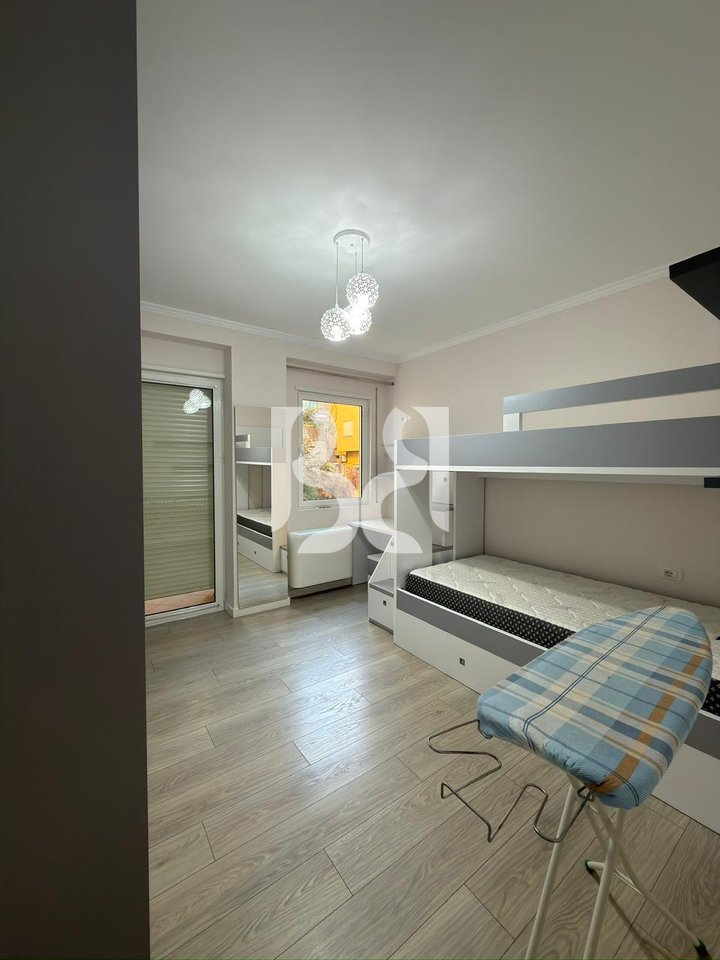 JEPET APARTAMENT 2+1+POST PARKIMI TEK KODRA E DIELLIT**