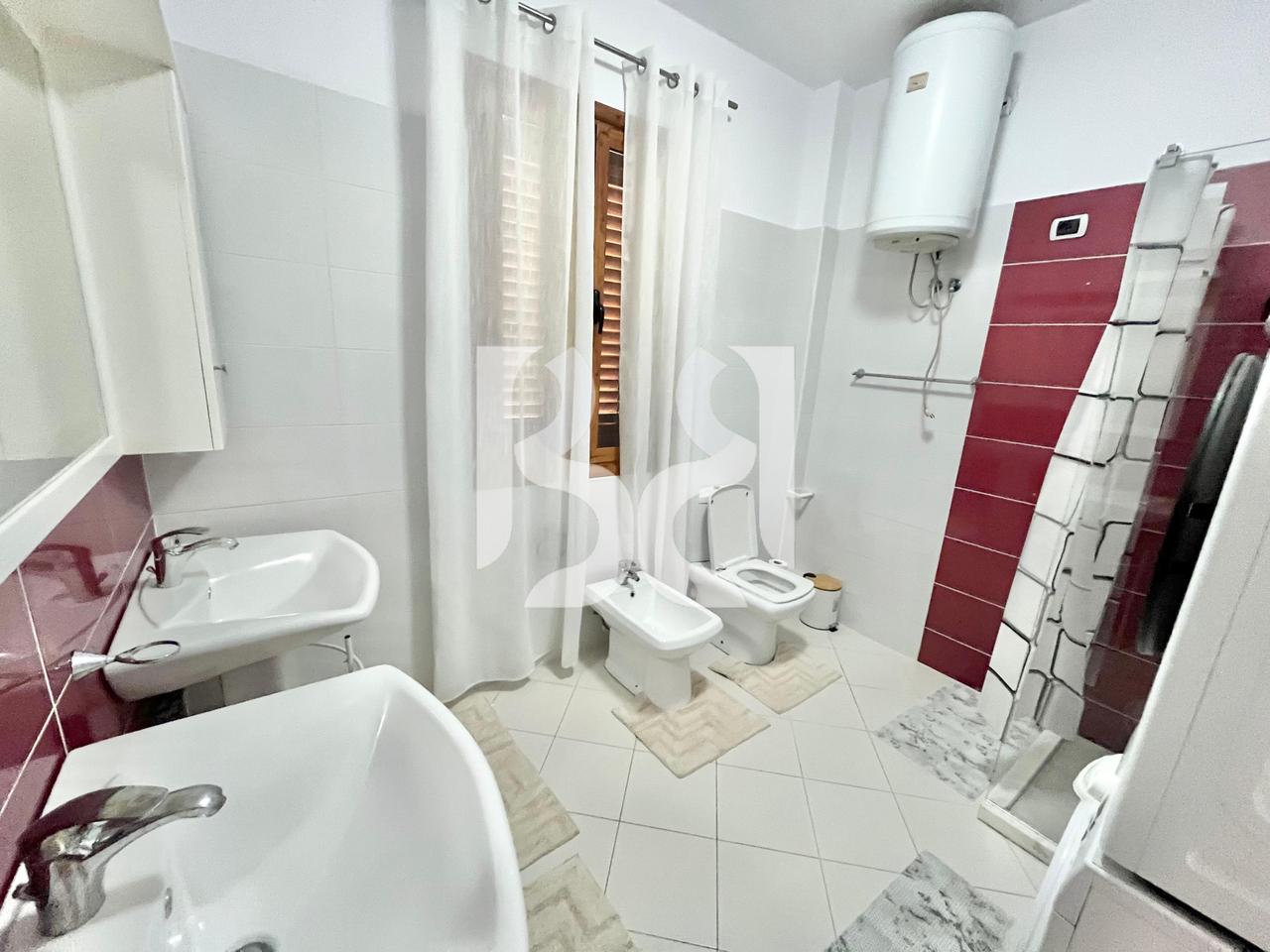 JEPET ME QIRA KAT VILE 3+1+POST PARKIMI PRANE AKADEMISE SE POLICISE SAUK 55,000 LEKE*