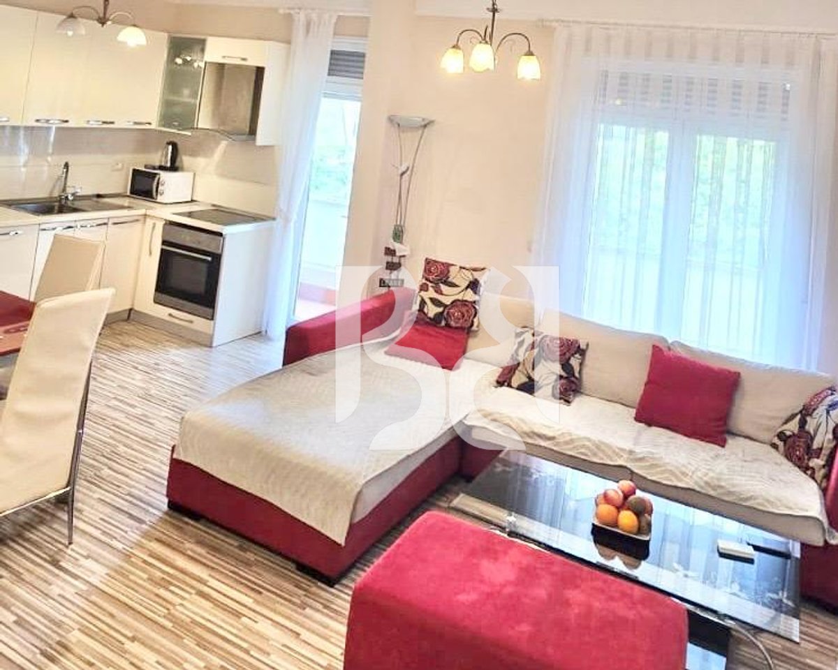 APARTAMENT ME QERA NE RRUGEN MYSLYM SHYRI 2+1+2BALLKONE