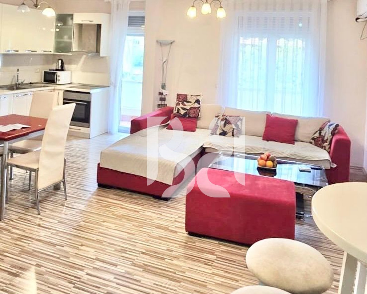 APARTAMENT ME QERA NE RRUGEN MYSLYM SHYRI 2+1+2BALLKONE