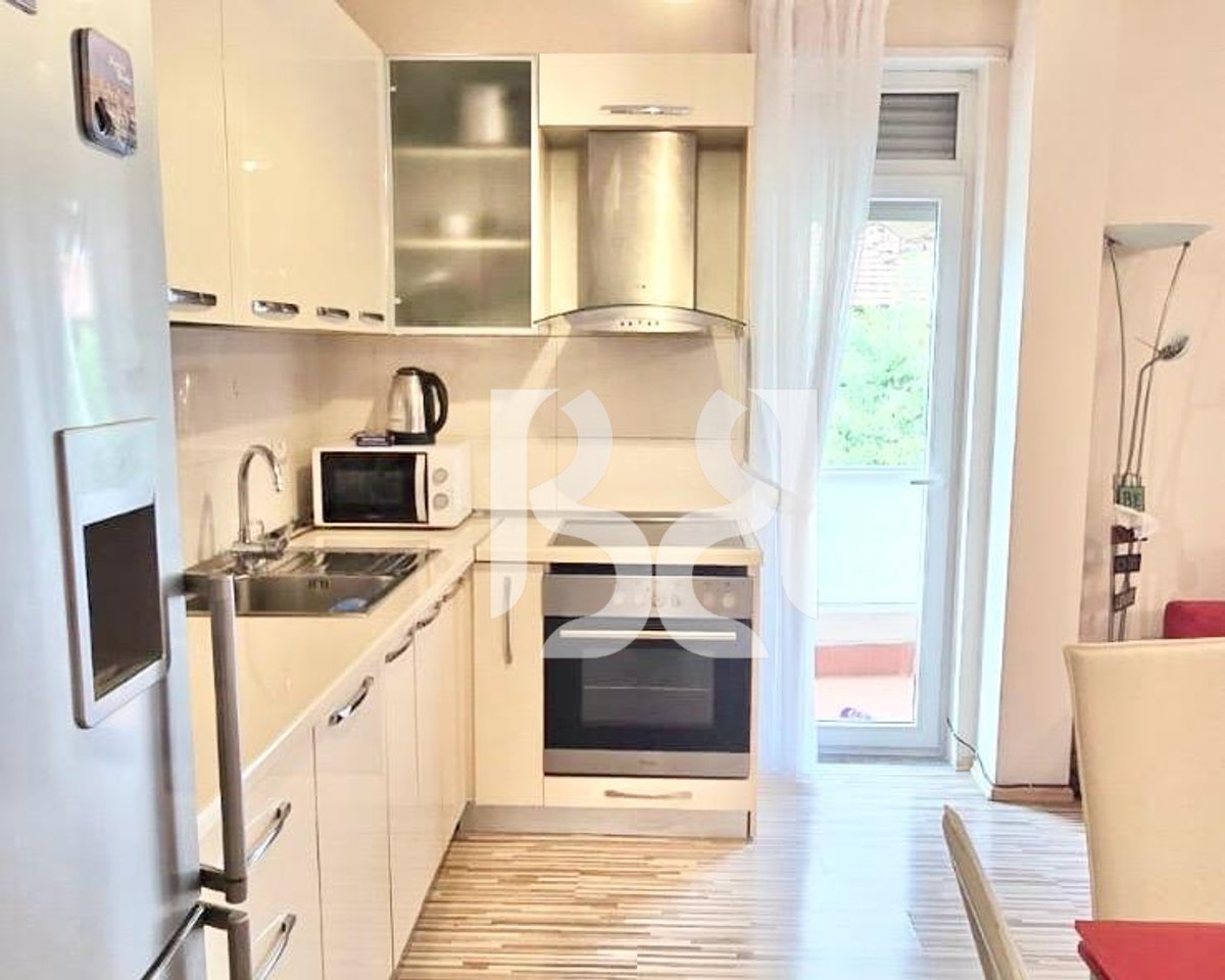 APARTAMENT ME QERA NE RRUGEN MYSLYM SHYRI 2+1+2BALLKONE