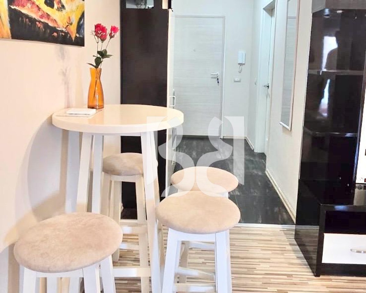 APARTAMENT ME QERA NE RRUGEN MYSLYM SHYRI 2+1+2BALLKONE