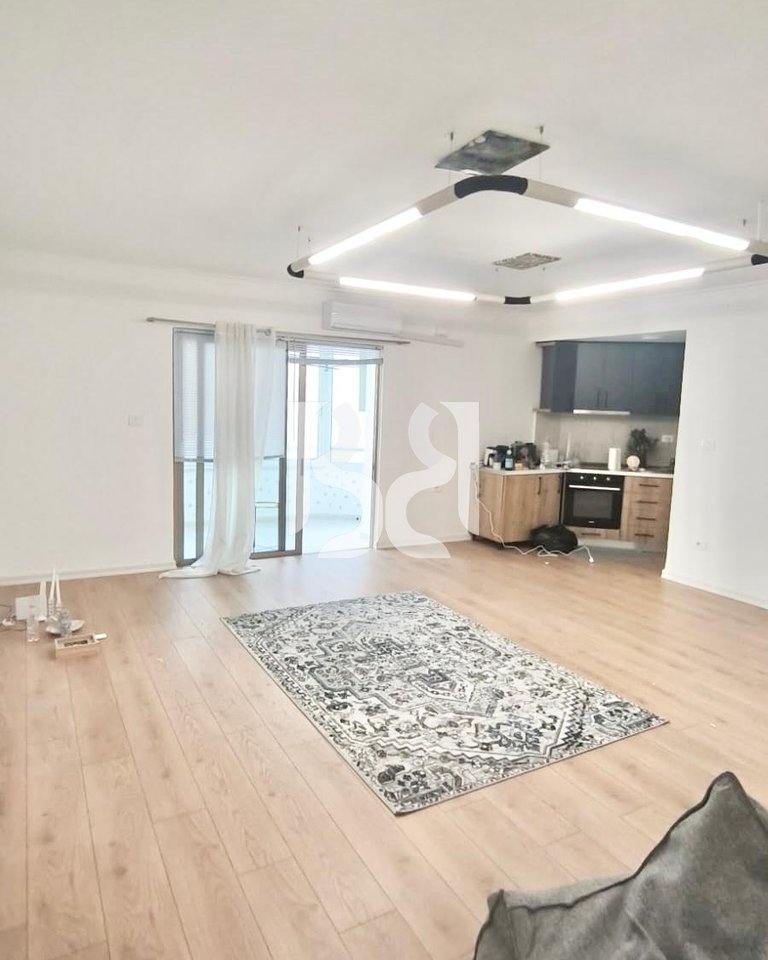 APARTAMENT/ZYRE ME QERA TEK ISH BLLOKU