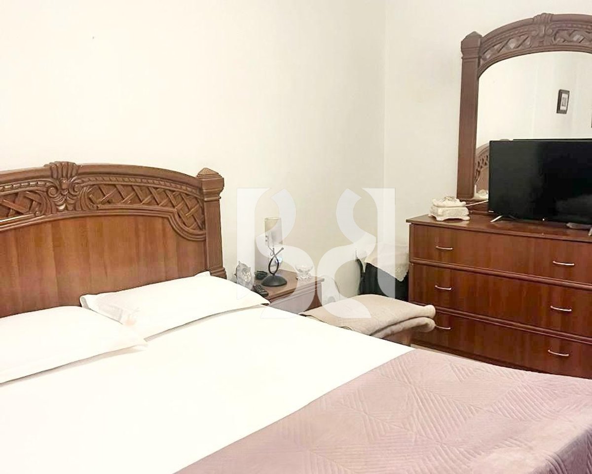 APARTAMENT ME QERA 2+1+2 TEK RRUGA E KAVAJES