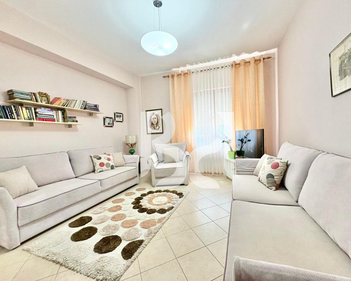 APARTAMENT ME QERA 2+1+2 TEK RRUGA E KAVAJES
