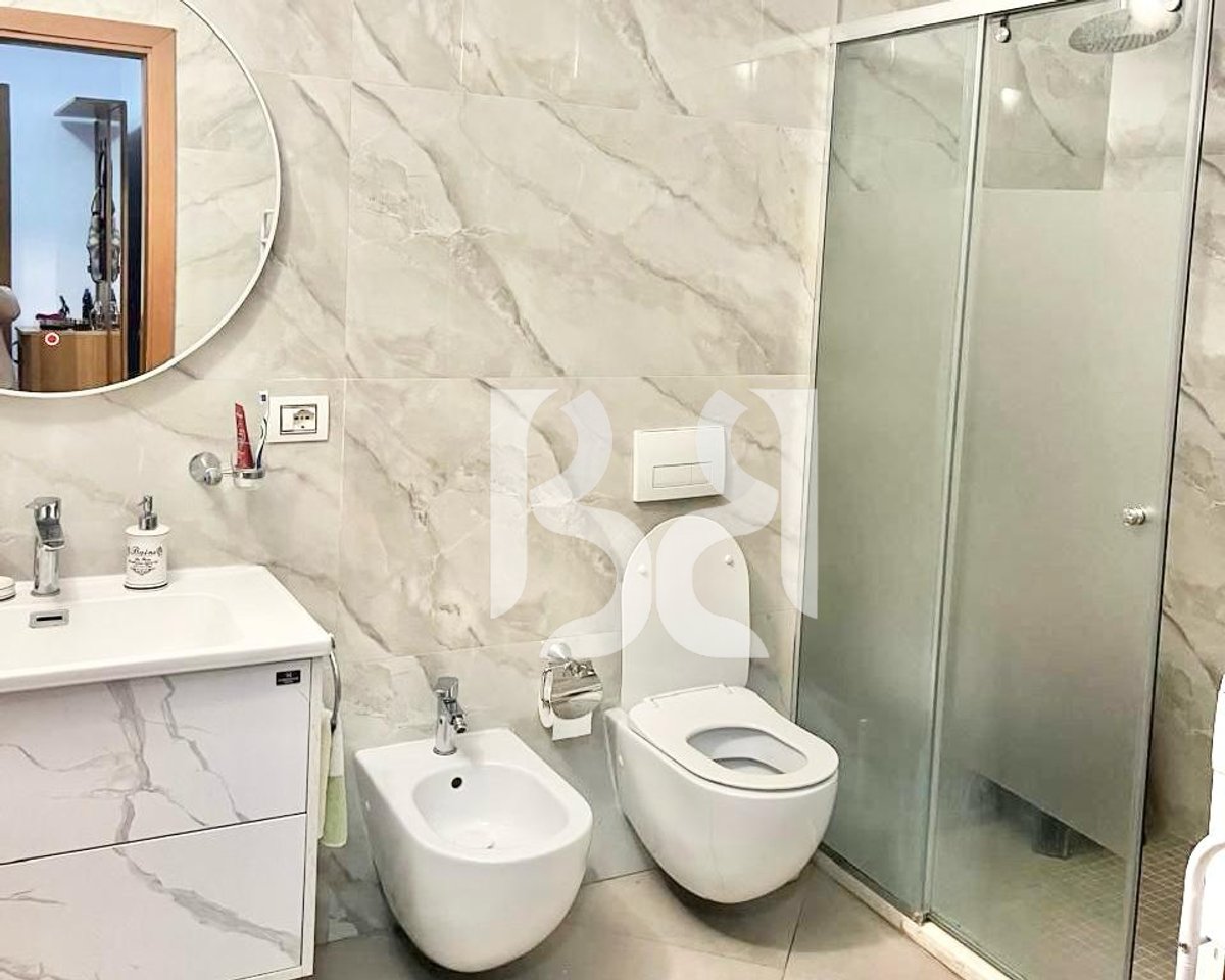 APARTAMENT ME QERA 2+1+2 TEK RRUGA E KAVAJES