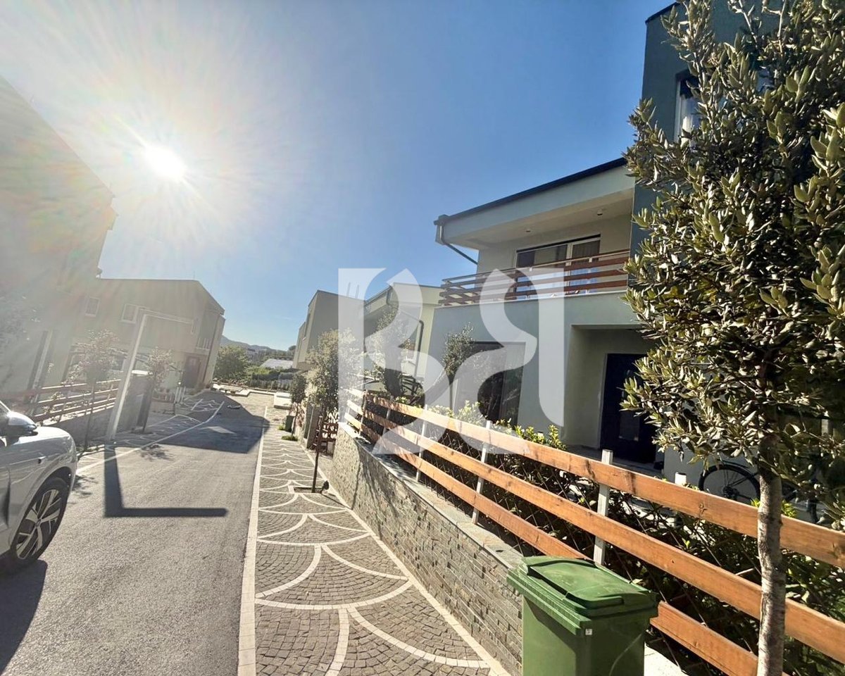 VILE PREMIUM + 2 POSTE PARKIMI ME QERA TEK LONG HILL RESIDENCE, TEG