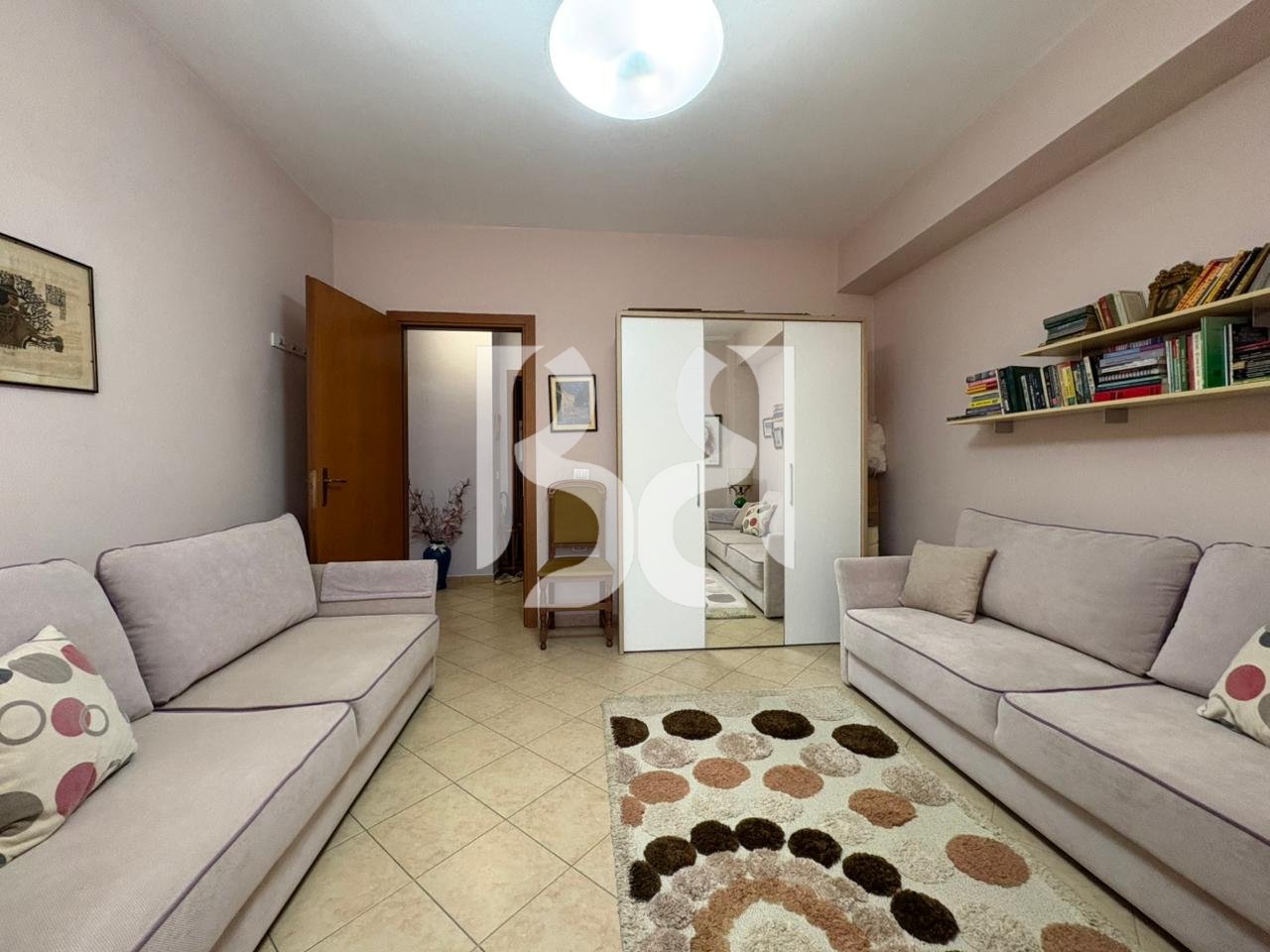 JEPET APARTAMENT 2+1+2+Ballkon ME QIRA TEK RRUGA E KAVAJES**