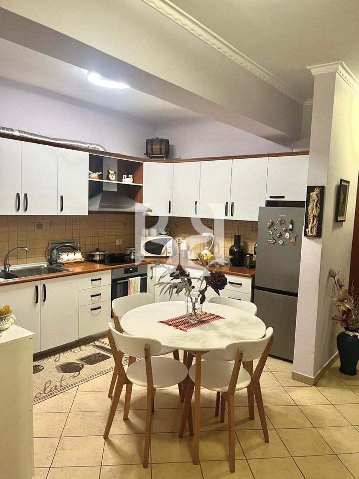 JEPET APARTAMENT 2+1+2+Ballkon ME QIRA TEK RRUGA E KAVAJES**