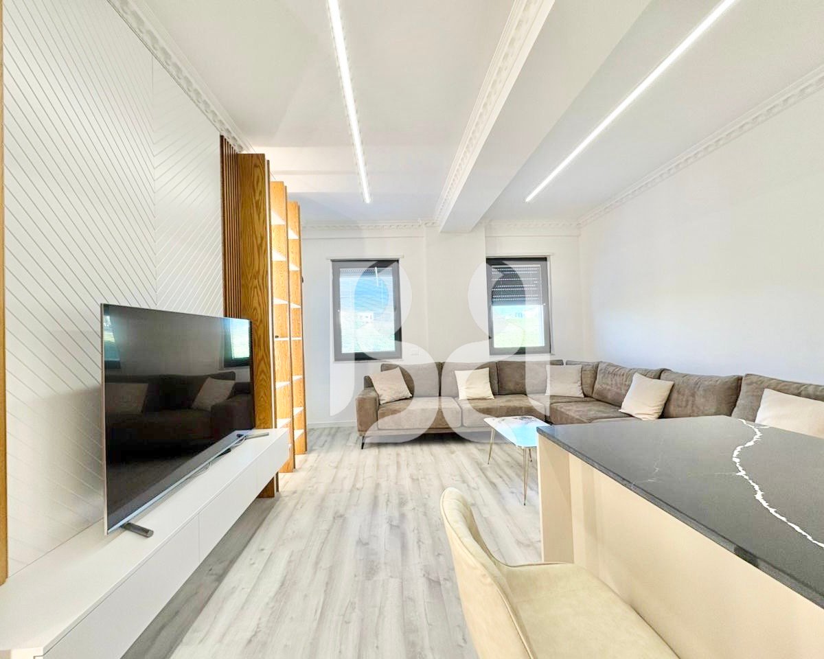 APARTAMENT ME QERA 2+1+2+PARKIM TE LIQENI I THATE