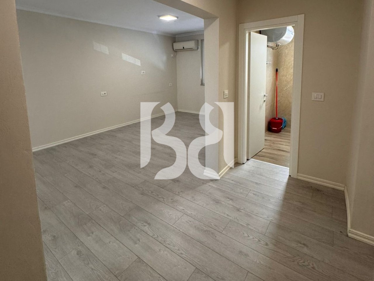 JEPET ME QIRA AMBIENT BIZNESI PRANE 21*