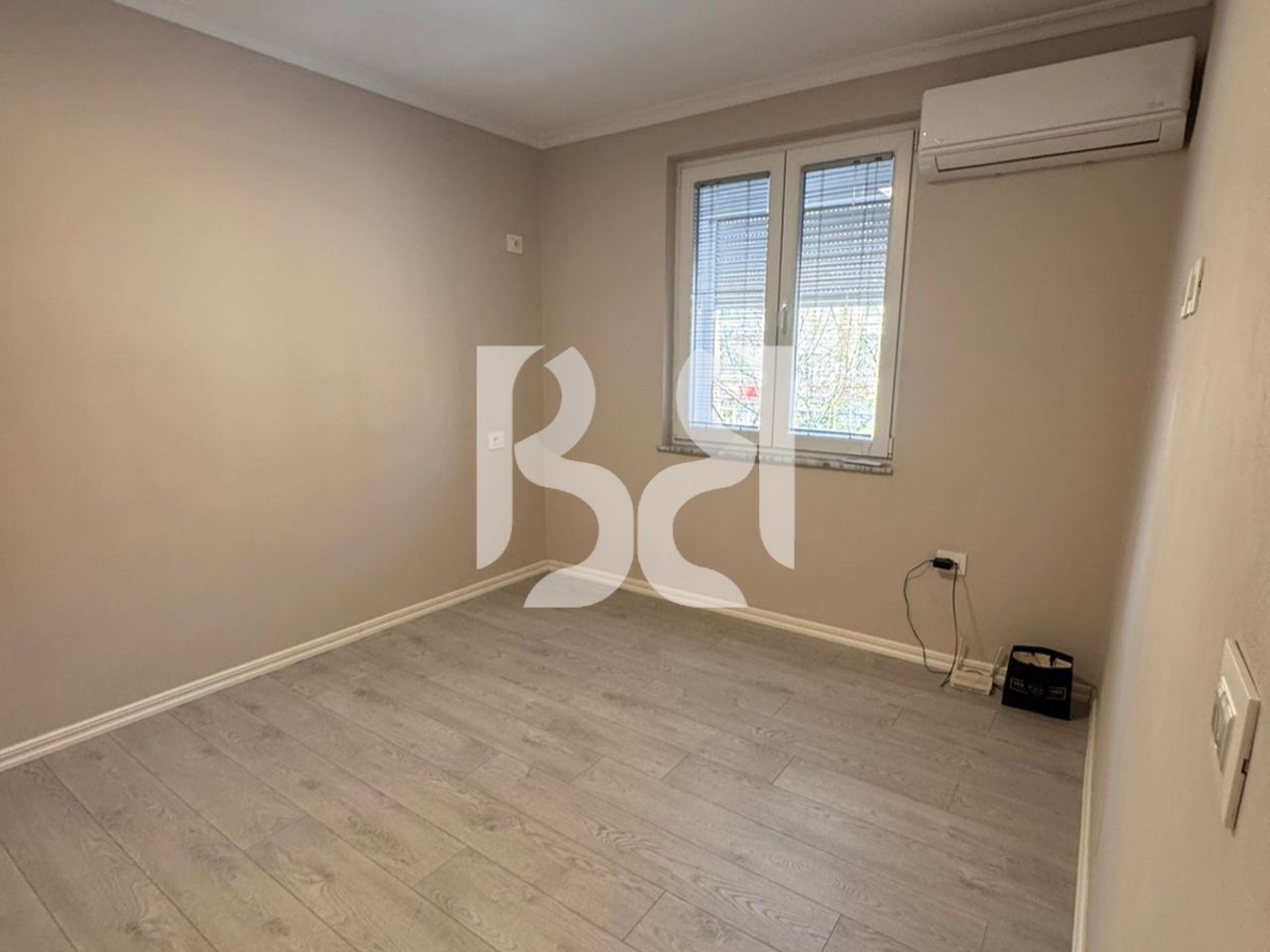 JEPET ME QIRA AMBIENT BIZNESI PRANE 21*