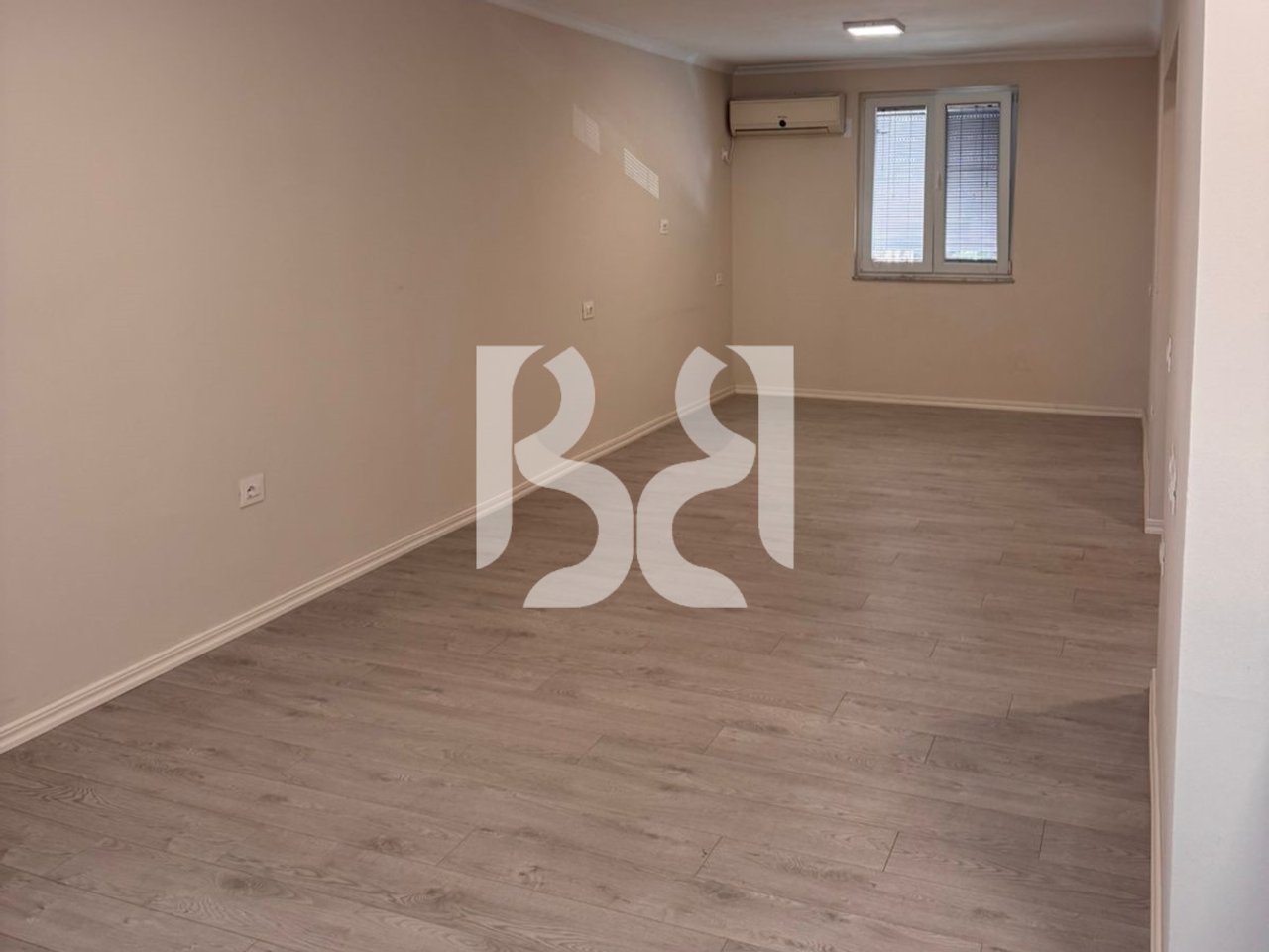 JEPET ME QIRA AMBIENT BIZNESI PRANE 21*