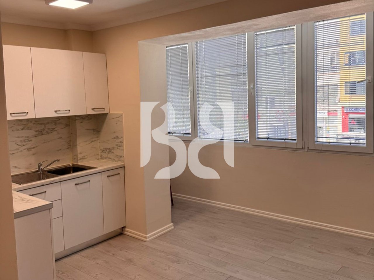 JEPET ME QIRA AMBIENT BIZNESI PRANE 21*