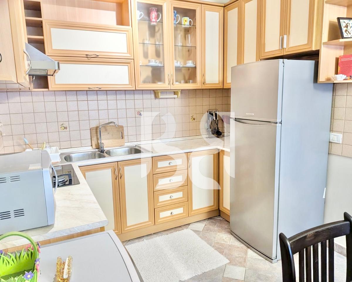 APARTAMENT ME QERA 1+1 PRANE SHKOLLES SE BALETIT