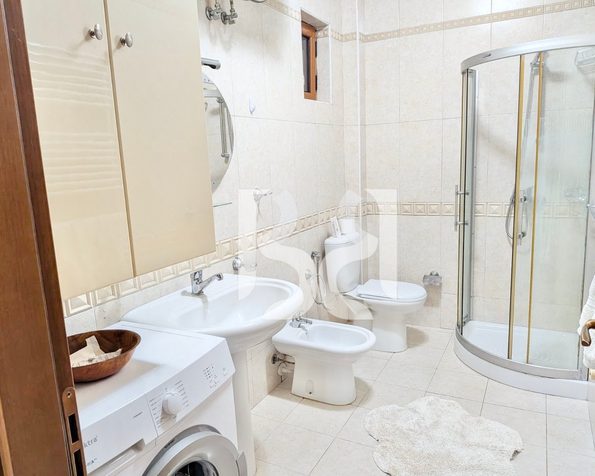 APARTAMENT ME QERA 1+1 PRANE SHKOLLES SE BALETIT