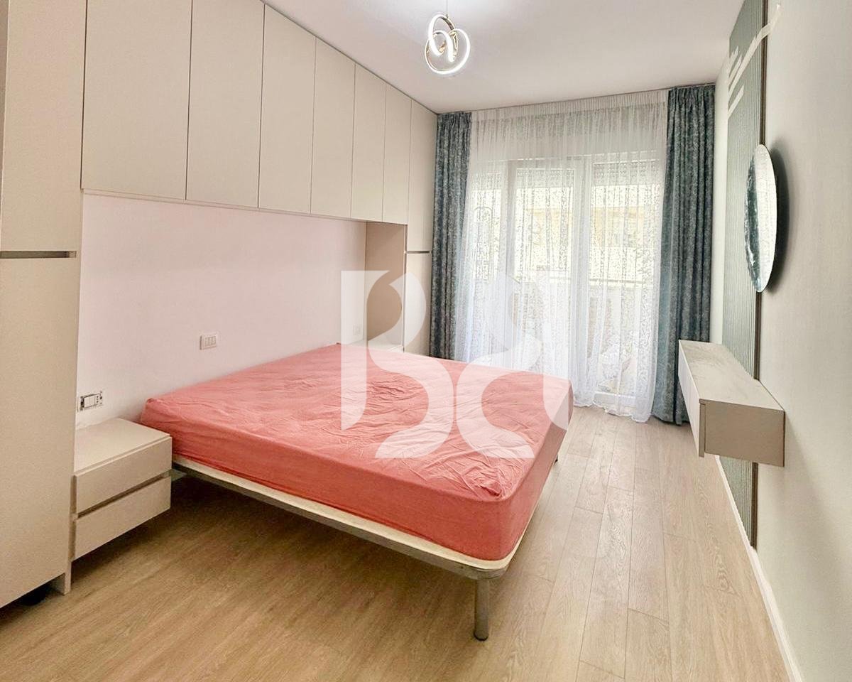 APARTAMENT 1+1 ME QERA NE RRUGEN FROSINA PLAKU, KOMPLEKSI KONTAKT