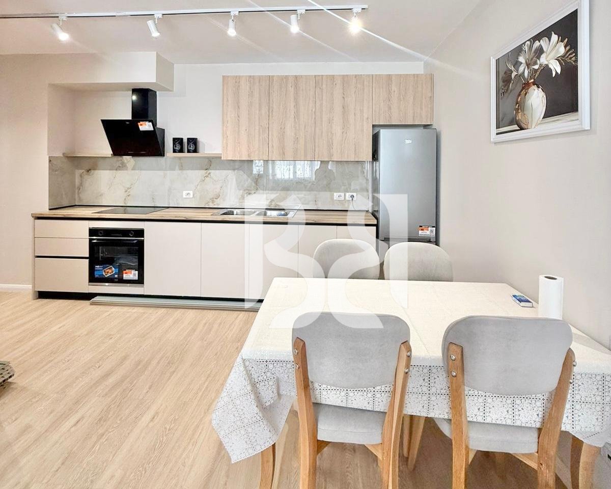 APARTAMENT 1+1 ME QERA NE RRUGEN FROSINA PLAKU, KOMPLEKSI KONTAKT