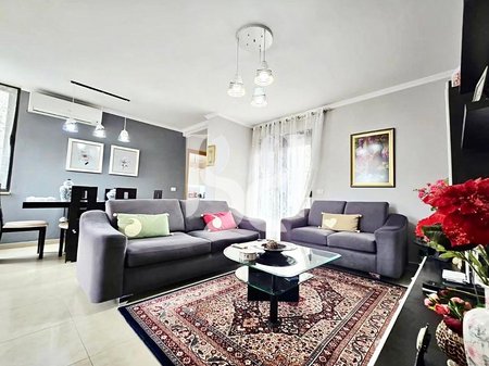 Apartament 3+1+2 për Shitje te Rruga e Kosovarëve | 130 m² | Pamje nga Liqeni | Pallat i Ri