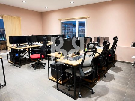 Ufficio Rooftop 350 m² in Affitto a Kika 1 | Comune di Parigi | Arredato