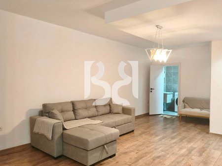 Apartament 1+1 me Qira në Rrugën Peti | 60 m² | Komod me nje Lokacion Strategjik