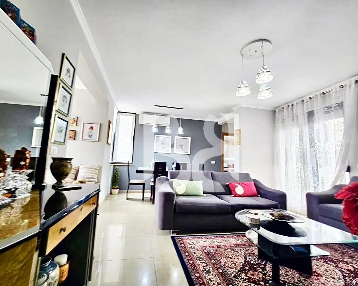 Apartament 3+1+2 për Shitje te Rruga e Kosovarëve | 130 m² | Pamje nga Liqeni | Pallat i Ri