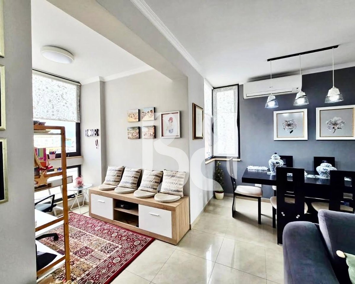 Apartament 3+1+2 për Shitje te Rruga e Kosovarëve | 130 m² | Pamje nga Liqeni | Pallat i Ri