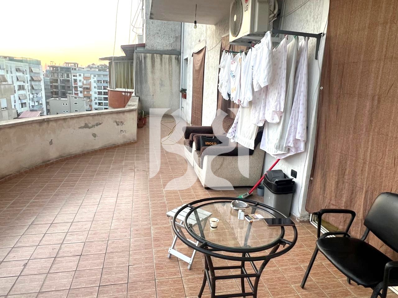 APARTAMENT 2+1+2+BALLKON ME QIRA NE YZBERISHT