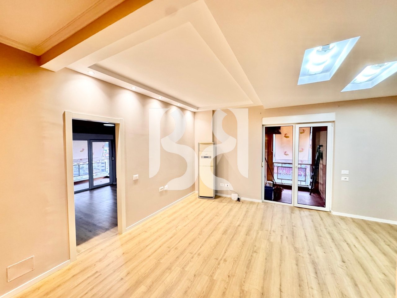Appartamento 2+1 in Vendita a Xhamllik | Completamente Ristrutturato | 6° Piano