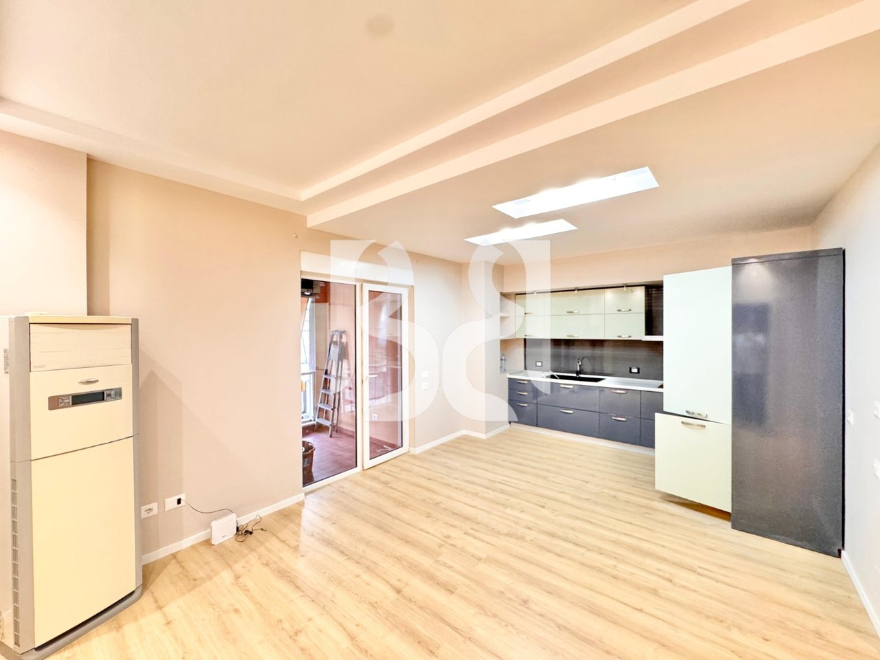 Appartamento 2+1 in Vendita a Xhamllik | Completamente Ristrutturato | 6° Piano
