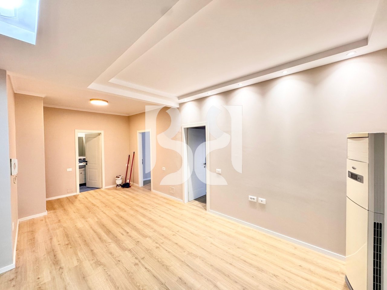 Appartamento 2+1 in Vendita a Xhamllik | Completamente Ristrutturato | 6° Piano