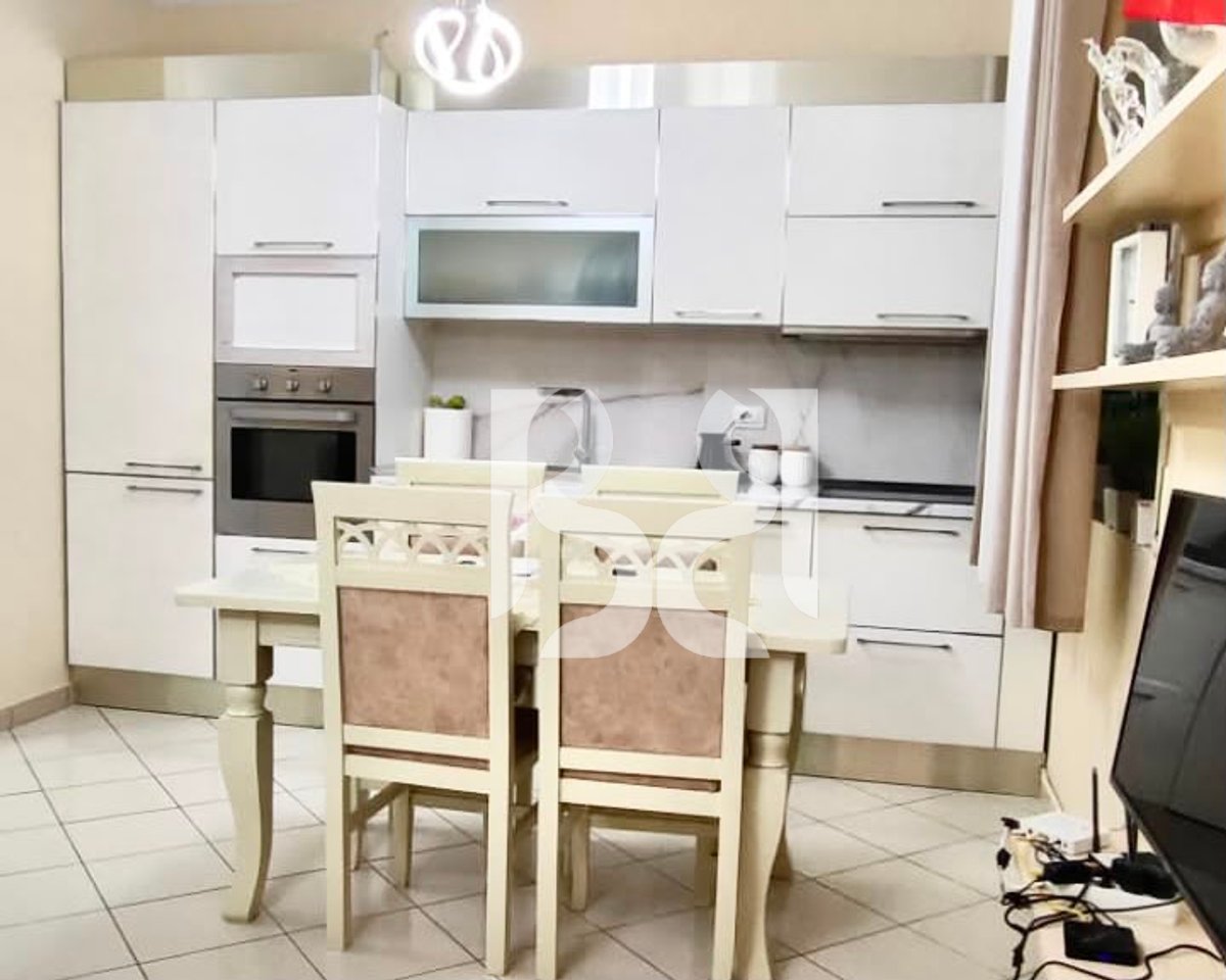Appartamento 2+1 in Affitto a Vlora | Vicino all'Acqua Fredda | Arredato | 2° Piano