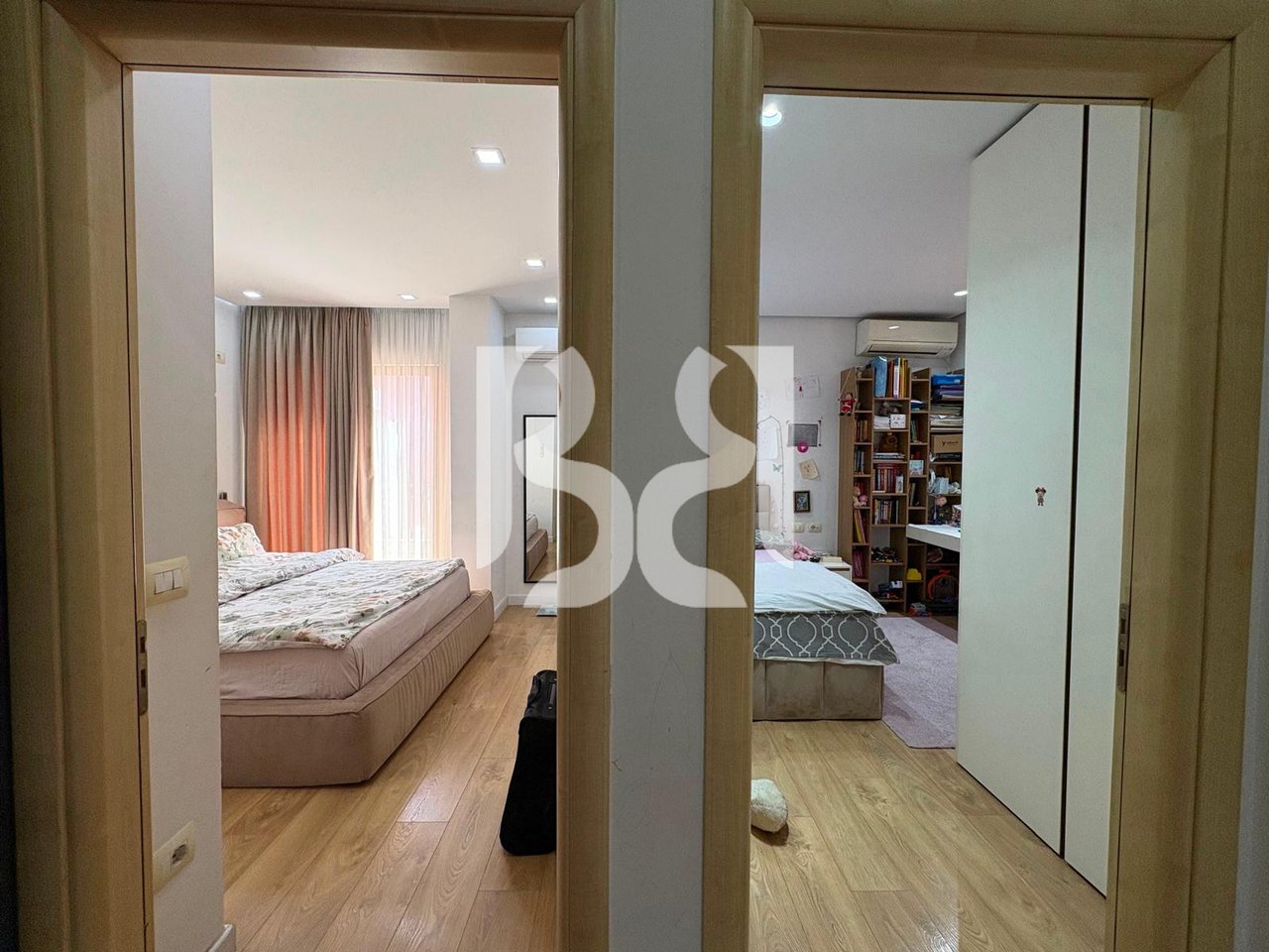 Appartamento 2+1 con guardaroba e veranda in vendita su Viale Migjeni