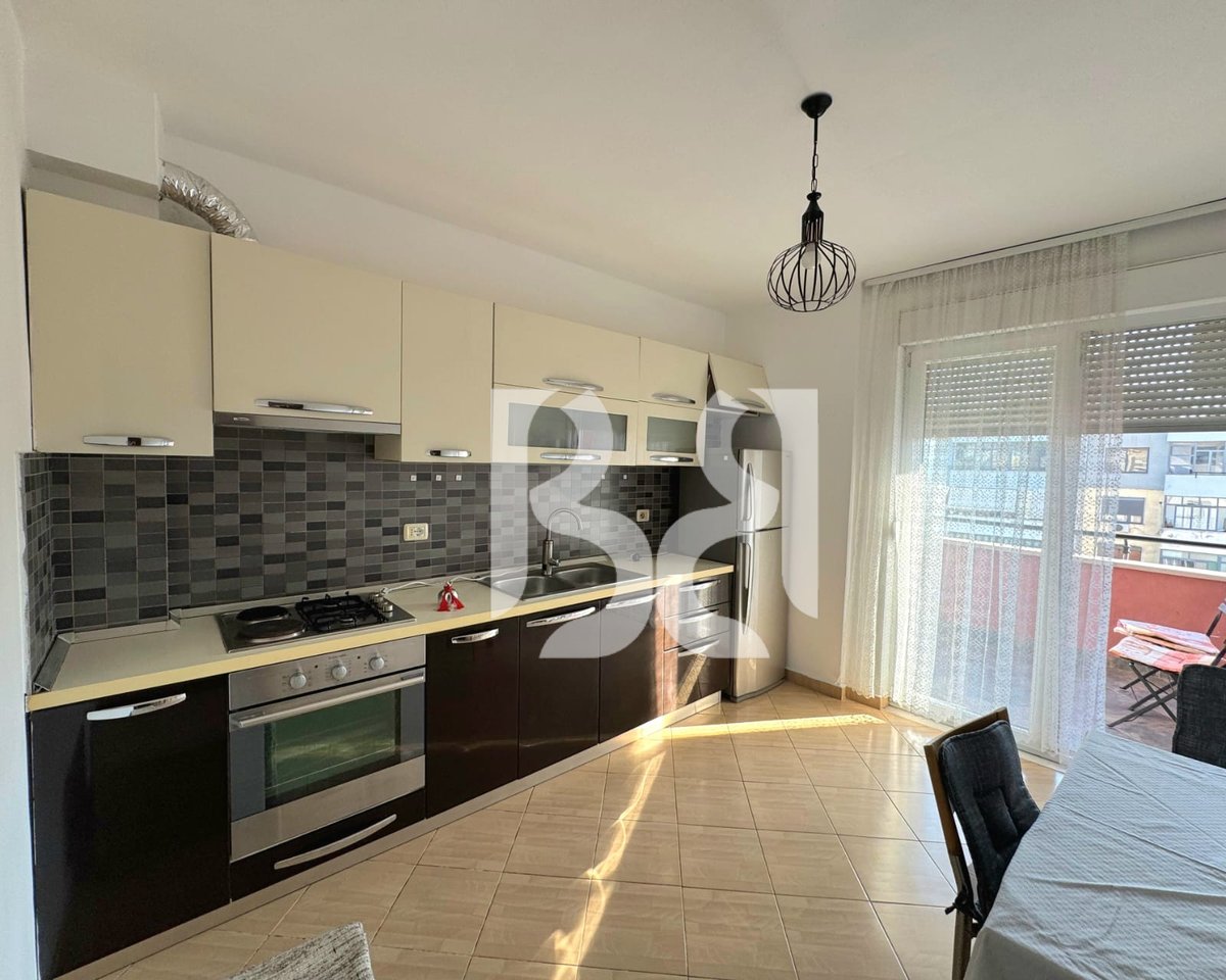 APARTAMENT ME QIRA 3+1+2 PRANË SHKOLLËS "OSMAN MYDERIZI", RRUGA E ELBASANIT