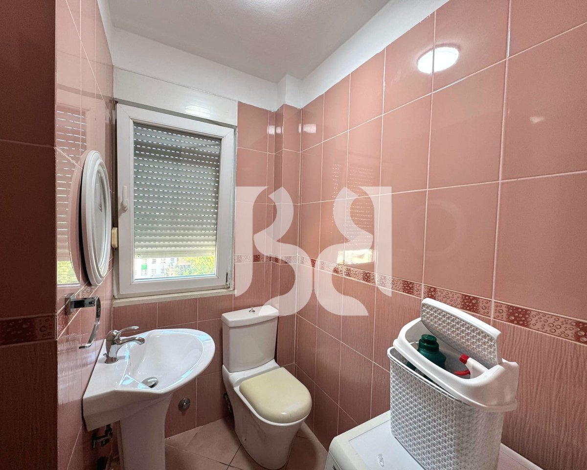 APARTAMENT ME QIRA 3+1+2 PRANË SHKOLLËS "OSMAN MYDERIZI", RRUGA E ELBASANIT