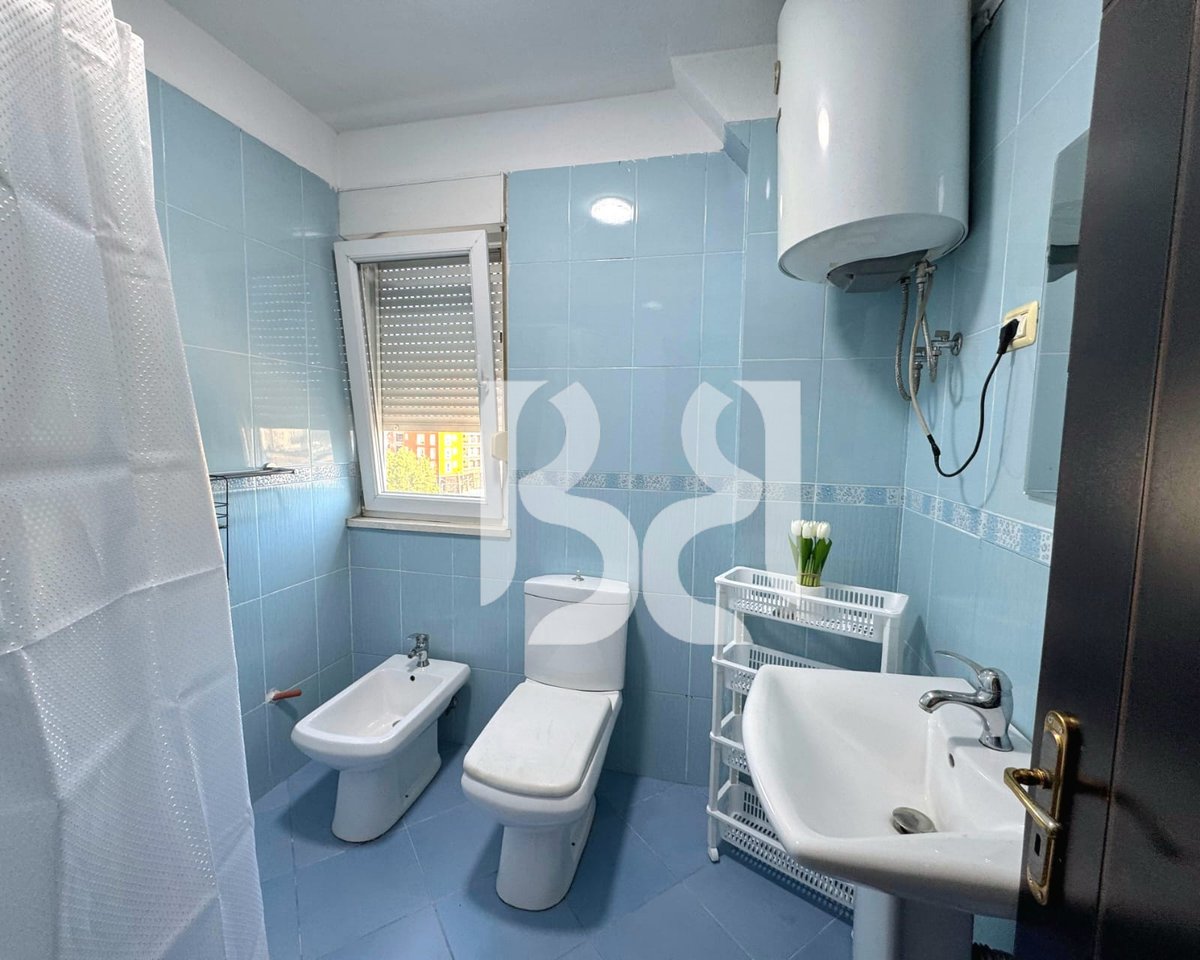 APARTAMENT ME QIRA 3+1+2 PRANË SHKOLLËS "OSMAN MYDERIZI", RRUGA E ELBASANIT
