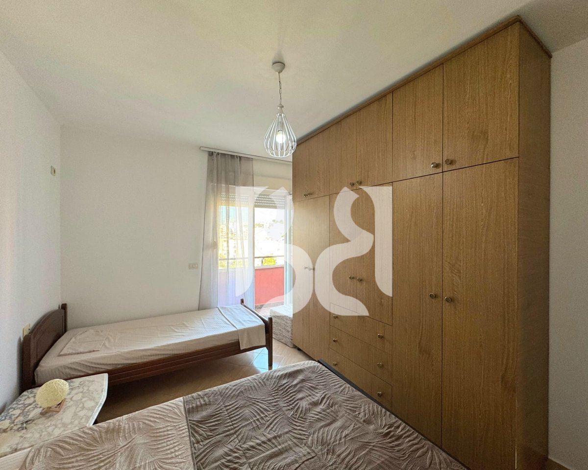 APARTAMENT ME QIRA 3+1+2 PRANË SHKOLLËS "OSMAN MYDERIZI", RRUGA E ELBASANIT