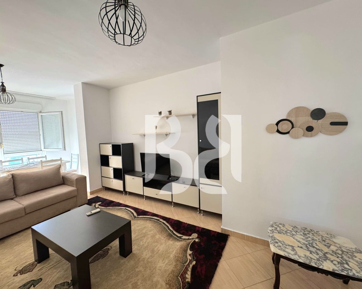 APARTAMENT ME QIRA 3+1+2 PRANË SHKOLLËS "OSMAN MYDERIZI", RRUGA E ELBASANIT