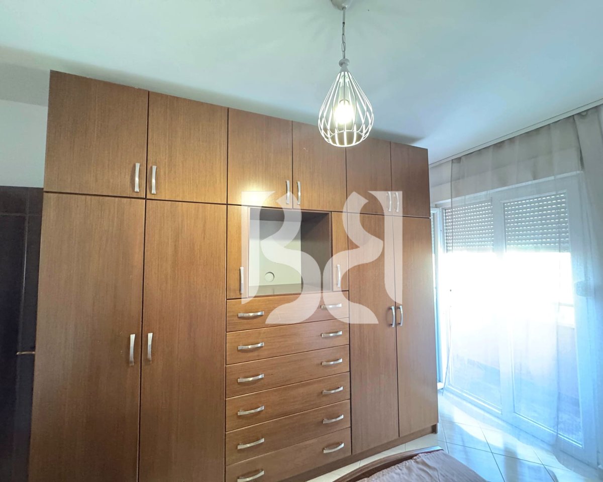 APARTAMENT ME QIRA 3+1+2 PRANË SHKOLLËS "OSMAN MYDERIZI", RRUGA E ELBASANIT