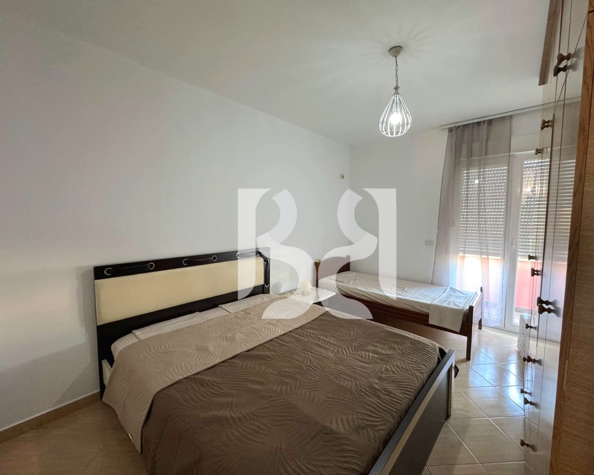 APARTAMENT ME QIRA 3+1+2 PRANË SHKOLLËS "OSMAN MYDERIZI", RRUGA E ELBASANIT