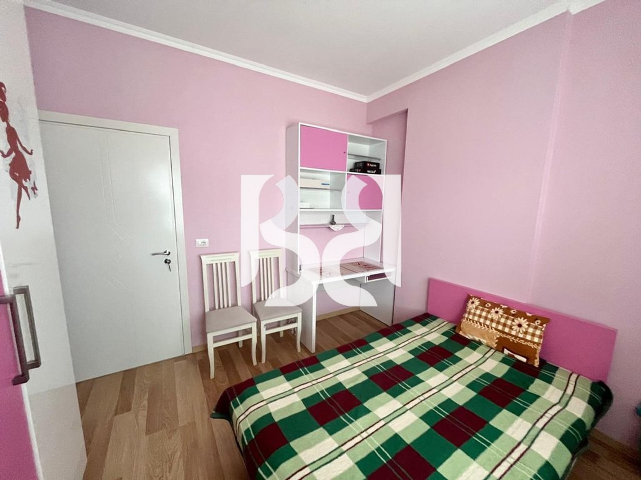 SHITET APARTAMENT 2+1 ME PAMJE BALLORE NGA LIQENI NË POGRADEC*