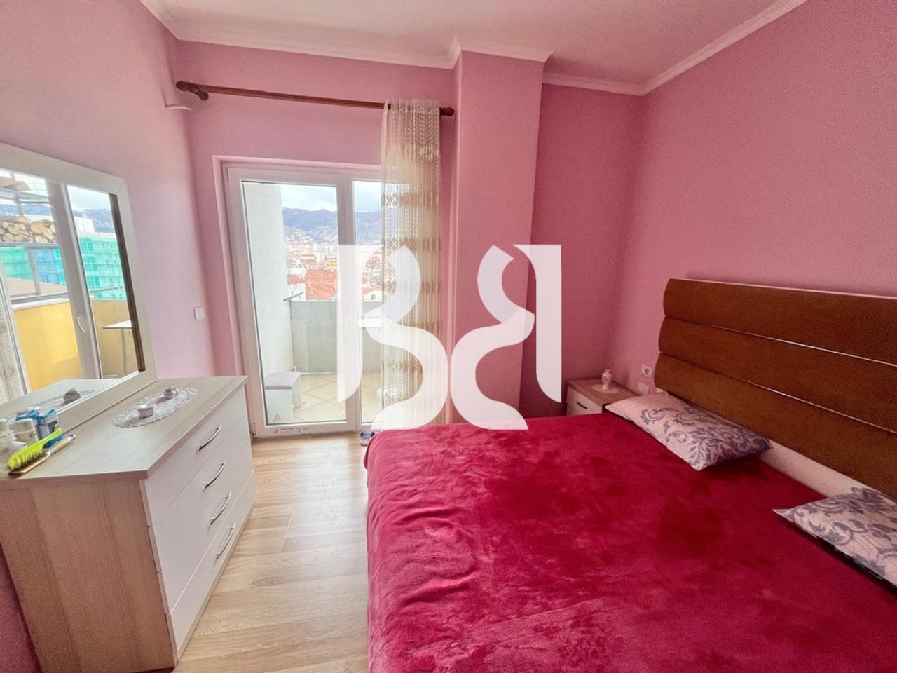 SHITET APARTAMENT 2+1 ME PAMJE BALLORE NGA LIQENI NË POGRADEC*