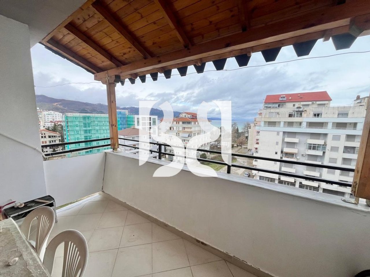 SHITET APARTAMENT 2+1 ME PAMJE BALLORE NGA LIQENI NË POGRADEC*