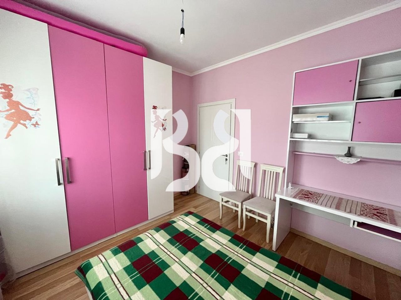 SHITET APARTAMENT 2+1 ME PAMJE BALLORE NGA LIQENI NË POGRADEC*