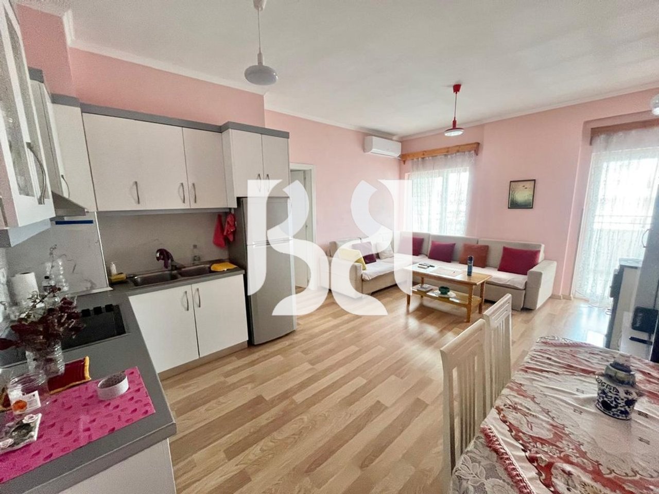 SHITET APARTAMENT 2+1 ME PAMJE BALLORE NGA LIQENI NË POGRADEC*