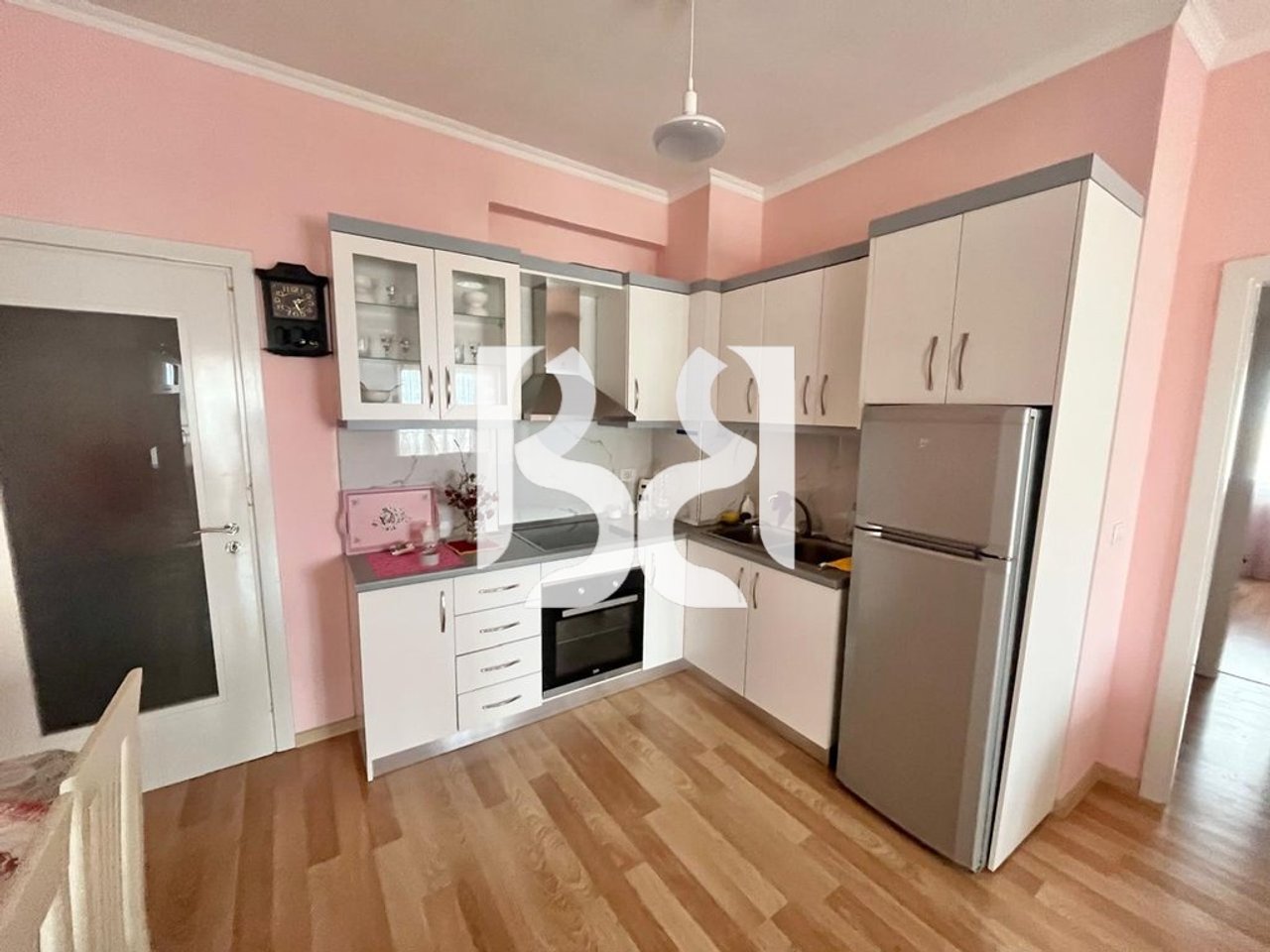 SHITET APARTAMENT 2+1 ME PAMJE BALLORE NGA LIQENI NË POGRADEC*