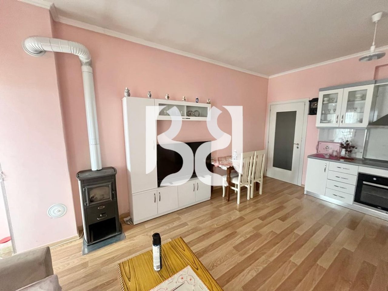 SHITET APARTAMENT 2+1 ME PAMJE BALLORE NGA LIQENI NË POGRADEC*