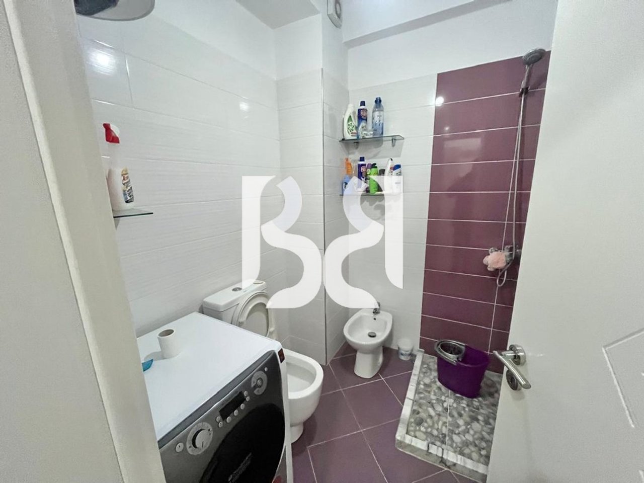 SHITET APARTAMENT 2+1 ME PAMJE BALLORE NGA LIQENI NË POGRADEC*